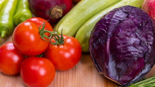 Summer Vegetables: तेज धूप और लू से बचना है? डाइट में शामिल करें ये 7 पौष्टिक सब्जियां