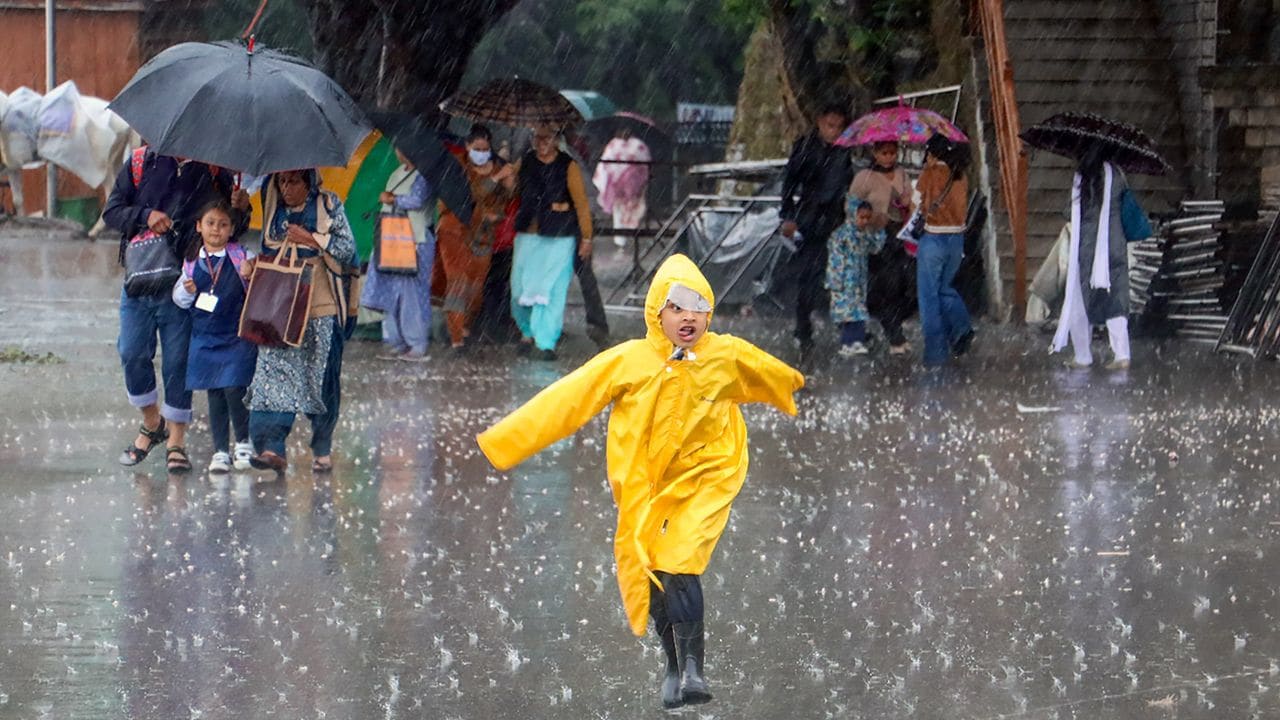 Monsoon Update: गोवा से मुंबई की ओर बढ़ा मॉनसून, जानें UP-दिल्ली से MP-राजस्थान तक कब झमाझम बारिश