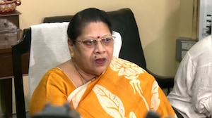 Mamata Banerjee's Close Aide Mala Roy Joins TMC Rebels