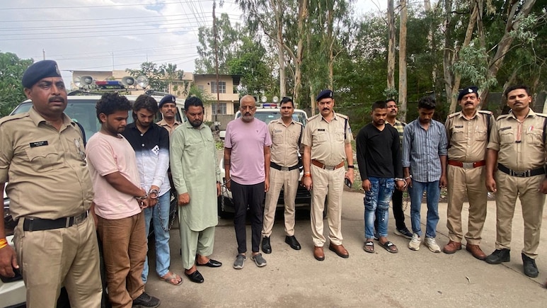 भोपाल कमिश्नरेट की बड़ी कार्रवाई: करोड़ों की लग्जरी कार ठगी का भंडाफोड़, 5 करोड़ की 40 कारें जब्त&nbsp;