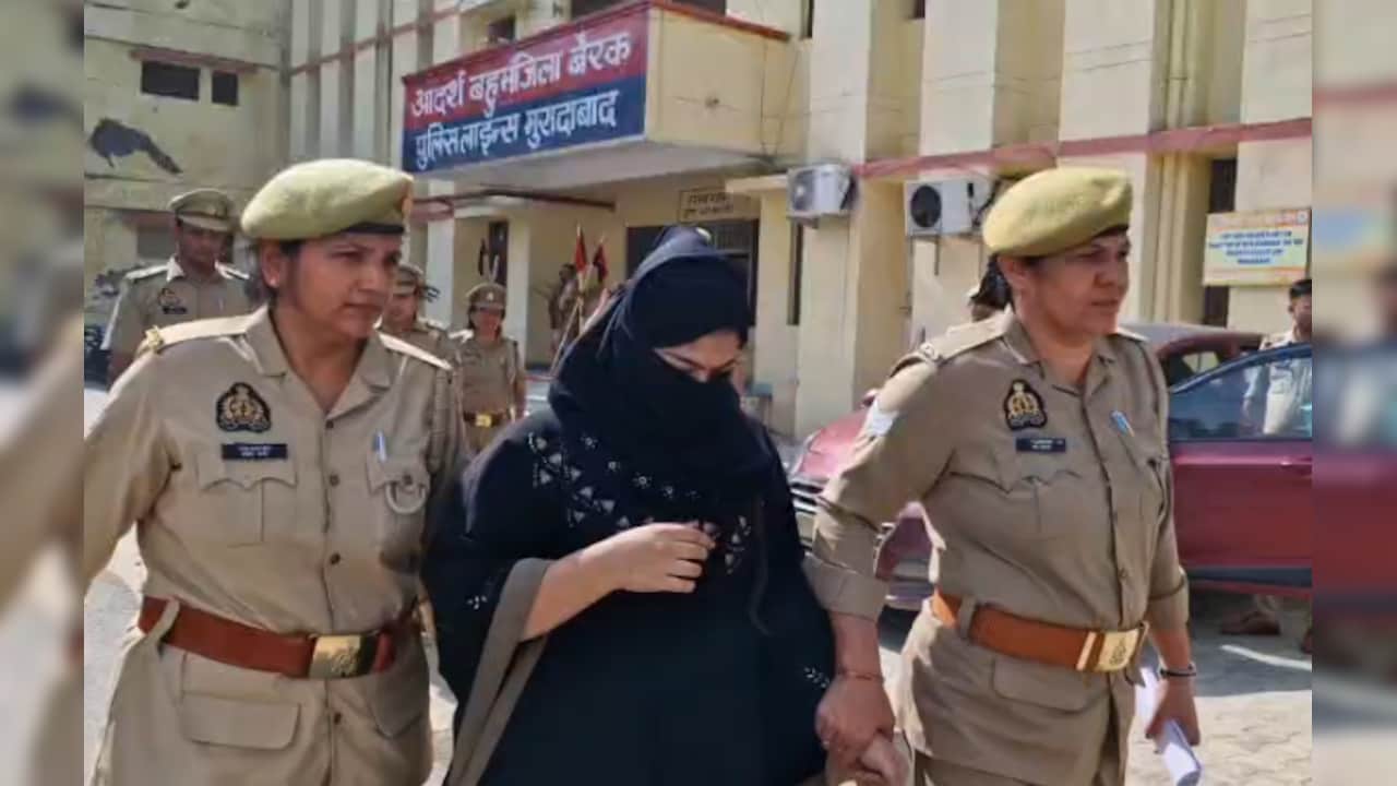 बेटी ने प्रेमी के साथ मिलकर अपने घर पर करवाई डकैती, डिजिटल लॉक तोड़कर ₹99 लाख ले गए