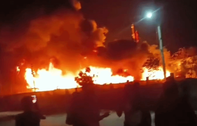 VIDEO: वाराणसी में सीएनजी पेट्रोल पंप के पास भीषण आग! फायर ब्रिगेड काबू करने में जुटी