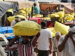  गाजियाबाद में खाद की किल्लत पर भड़के किसान, सहकारी समिति के गोदाम से जबरन उठा ले गए 350 कट्टे यूरिया