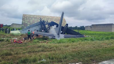 जोरहाट एयरबेस पर बड़ा हादसा: लैंडिंग के तुरंत बाद IAF के AN-32 विमान में लगी आग, जांच शुरू
