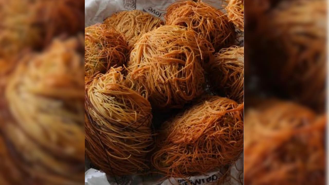 Crispy Laccha Samosa Recipe: बिना मैदे के बनाएं कुरकुरा लच्छा समोसा, हर बाइट में मिलेगा शानदार स्वाद