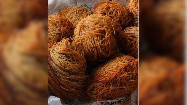Crispy Laccha Samosa Recipe: बिना मैदे के बनाएं कुरकुरा लच्छा समोसा, हर बाइट में मिलेगा शानदार स्वाद