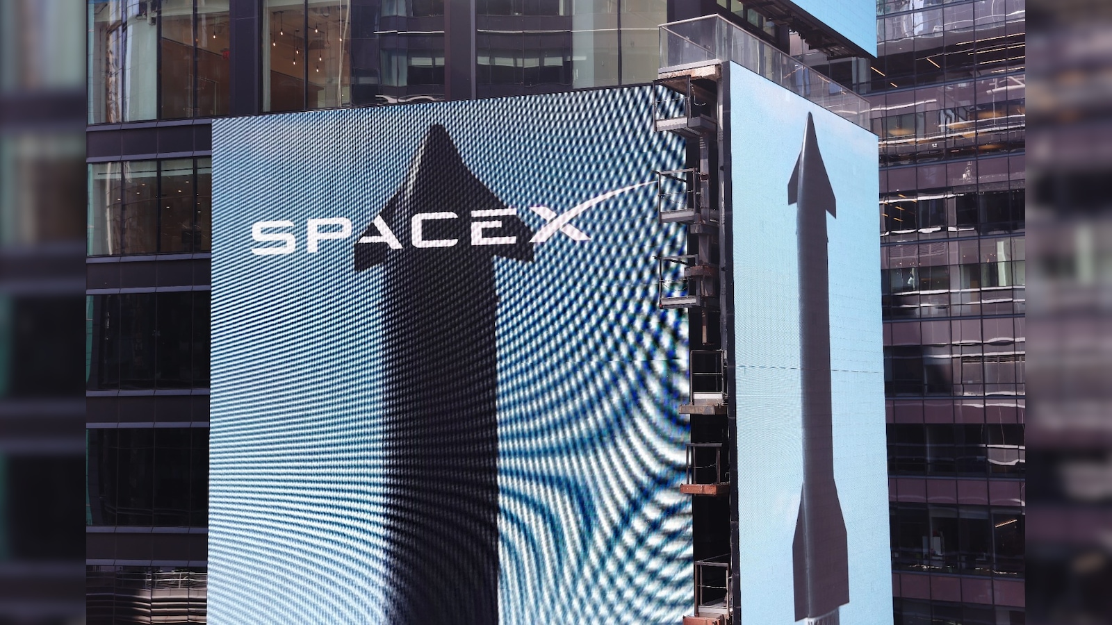 SpaceX Investors at US Retail Brokers Got at Least One IPO Share