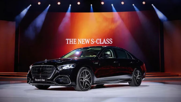 15 एयरबैग और बिना पेट्रोल के 115 KM का माइलेज! भारत आई Mercedes की सबसे सुरक्षित कार, कीमत उड़ा देगी होश
