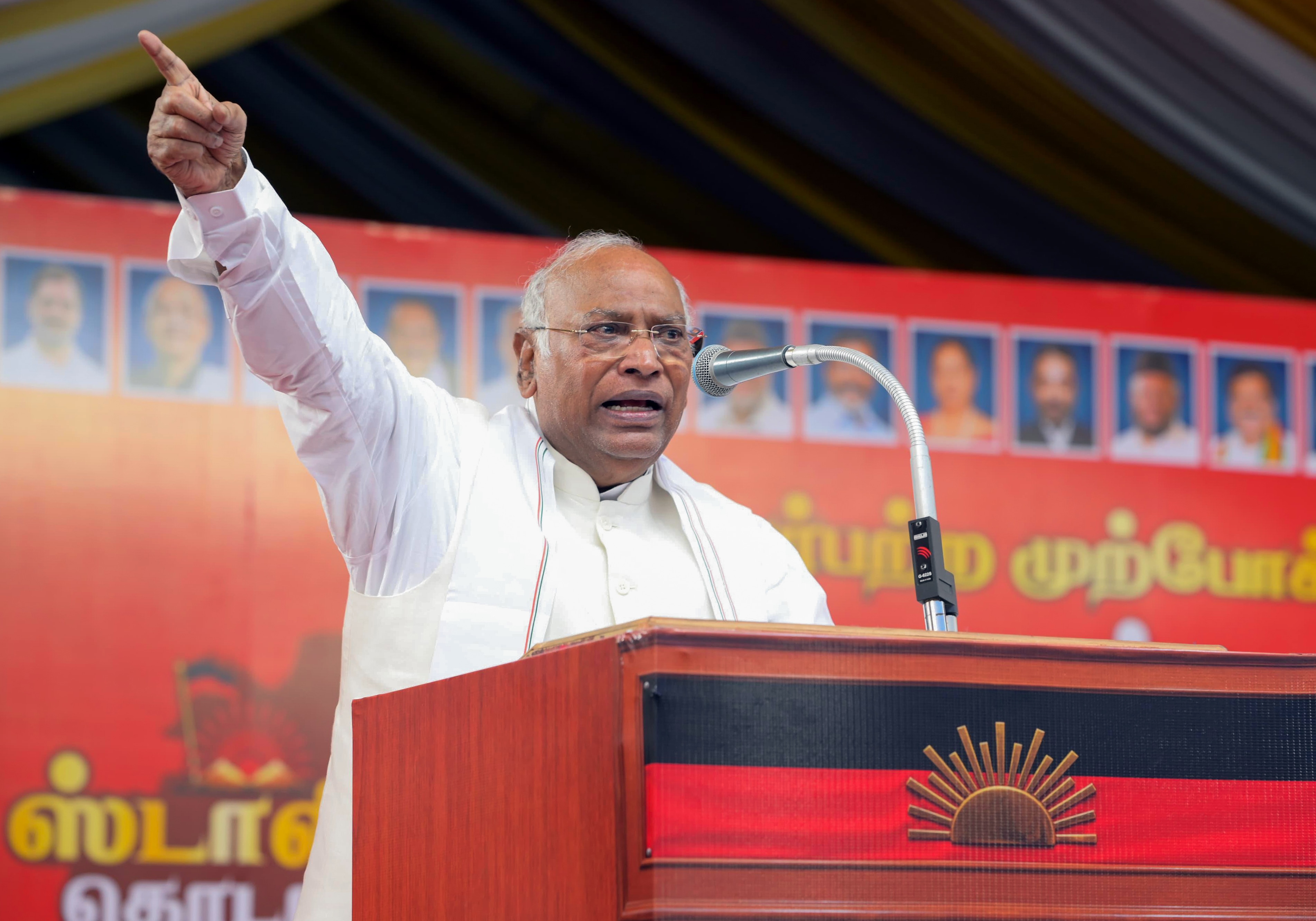 M Kharge Warns Of Action After Workers Chant Slogans For DK Shivakumar