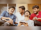 40 के बाद दोस्त क्यों दूर हो जाते हैं? वजह जानकर आज ही उन्हें कॉल करने का मन करेगा