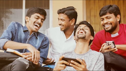 40 के बाद दोस्त क्यों दूर हो जाते हैं? वजह जानकर आज ही उन्हें कॉल करने का मन करेगा