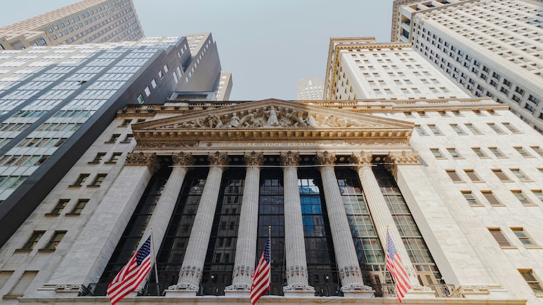 US Stock Market Today: Dow Sheds Over 200 Points As Oil Climbs; S&P 500, Nasdaq Flat