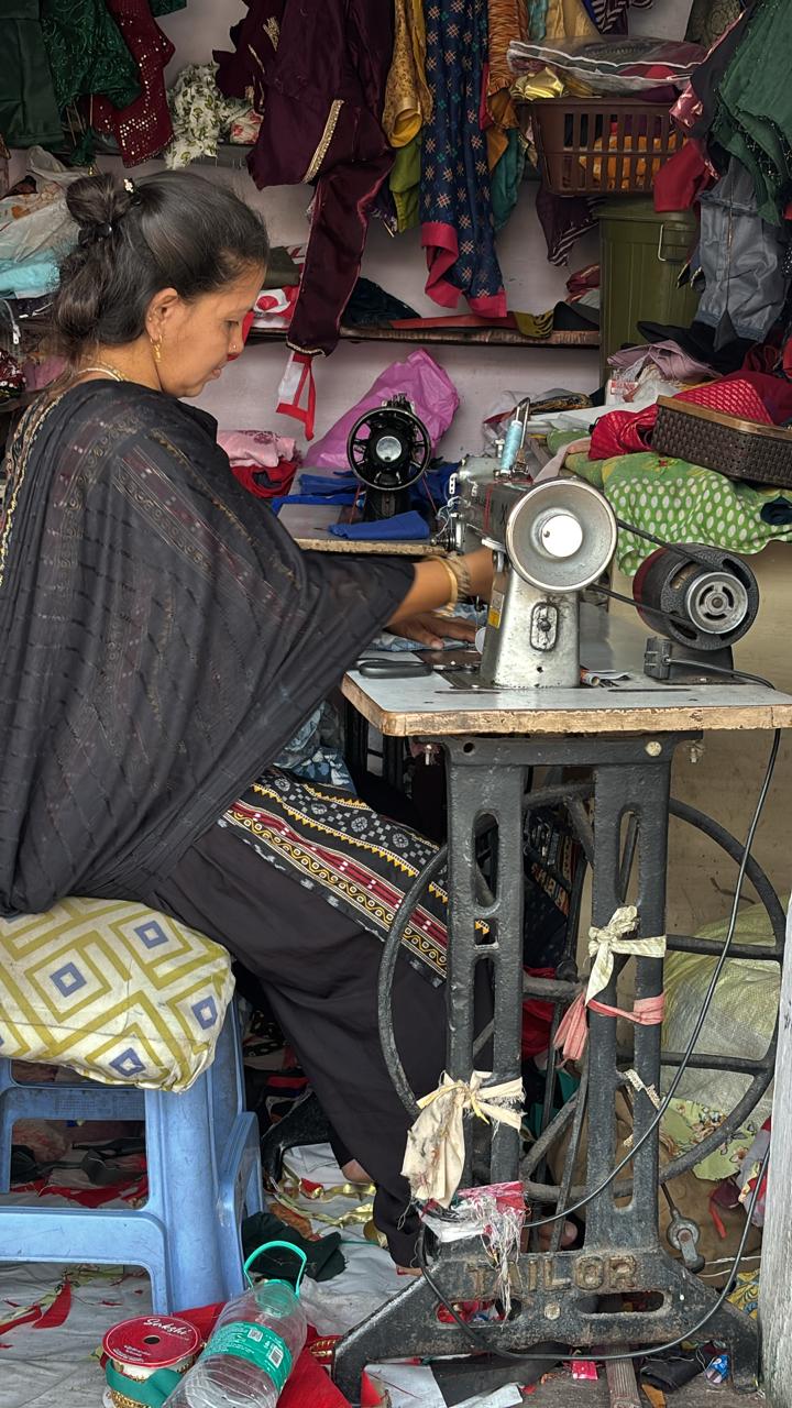 पिता के जाने के बाद मां ने संभाला 