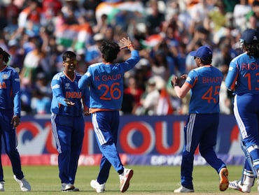 IND vs PAK LIVE Score: दीप्ति के पंजे से परास्त हुआ पाकिस्तान, भारत ने जीत से किया वर्ल्ड कप का आगाज