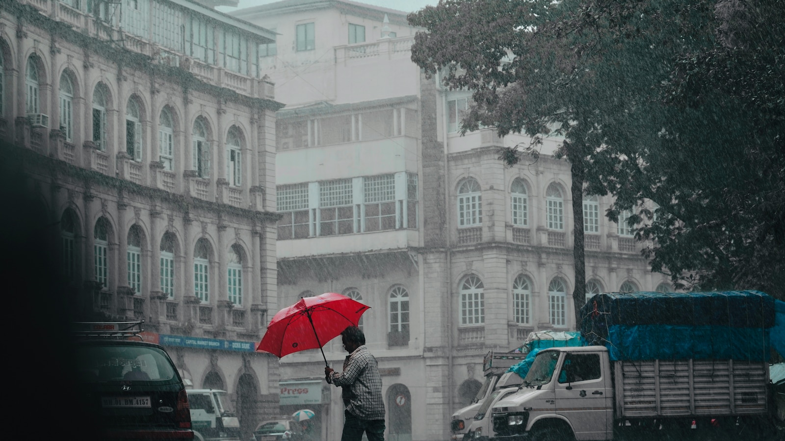 Mumbai Rains Live Updates: Heavy Showers In Borivali, Andheri, Bandra; IMD Forcasts More Rains Later In The Day