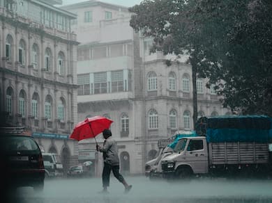 Mumbai Rains Live Updates: Heavy Showers In Borivali, Andheri, Bandra; IMD Forcasts More Rains Later In The Day