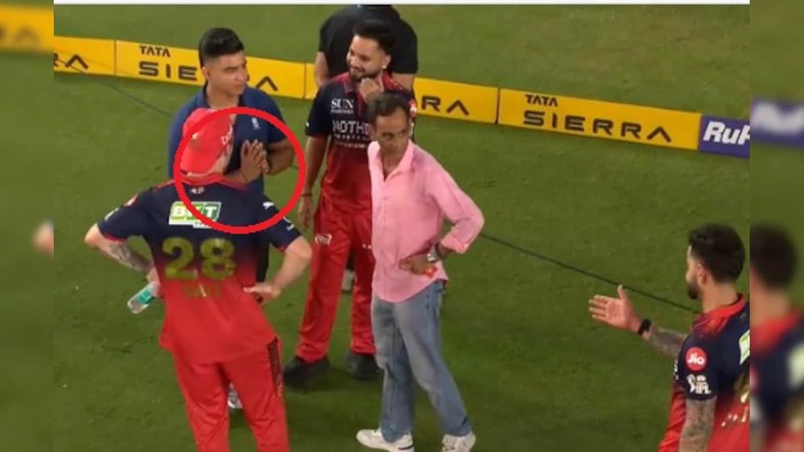 Video: चैपियन बनने के बाद विराट कोहली ने वैभव सूर्यवंशी को लगाया गले से, बिहार के लाल ने हाथ जोड़कर किया प्रणाम