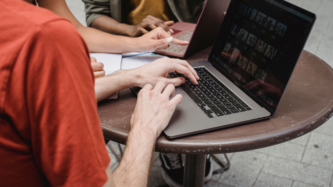Thin Gaming Laptops: Why They Run Hotter And Louder While Gaming