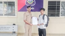 LRD भर्ती परीक्षा: भटके उम्मीदवारों के लिए फरिश्ता बनी सूरत पुलिस, समय पर पहुंचाया एग्जाम सेंटर