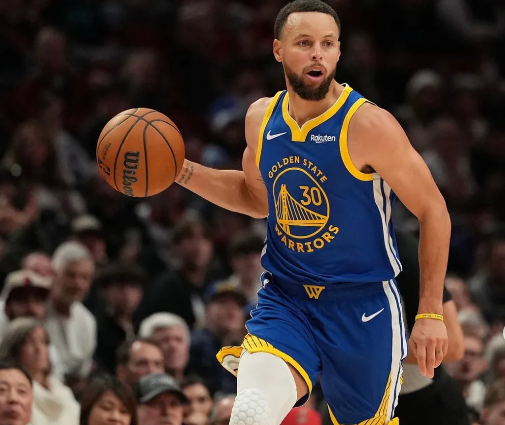 Warriors present Stephen Curry with contract options ahead of extension timeline