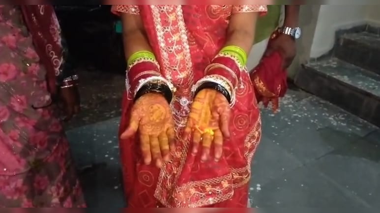 शादी के बाद विदाई की जगह लाल जोड़ा पहने थाने पहुंच गई दुल्हन, यहां वजह दूल्हा नहीं, कुछ और निकली&nbsp;