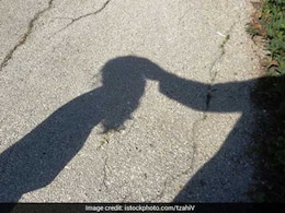 UP में एक साल की बच्ची से पड़ोसी ने किया दुष्कर्म, मां ने डंडे से पीटा, पुलिस ने दोनों पैर में मारी गोली