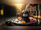 शिवलिंग पर जल चढ़ाते समय इन बातों का रखें ध्यान, ज्योतिषाचार्य से जानिए किस दिशा में होना चाहिए आपका मुंह