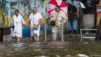 Mumbai Rains: Andheri Subway Shut After Waterlogging; Traffic Snarls Hit Western Suburbs