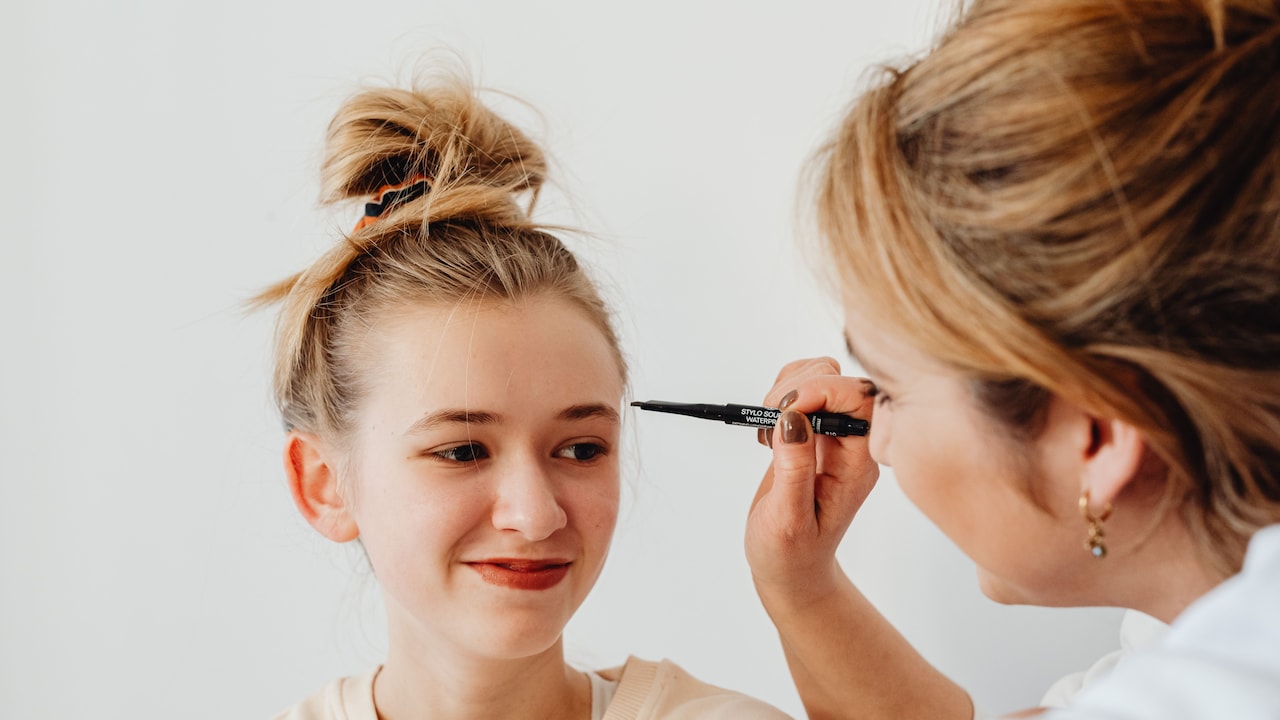 Best Eyebrow Make Up Products To Fill Sparse Brows Without Harsh Lines