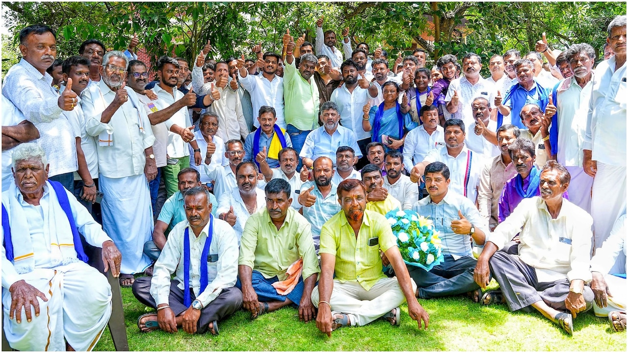 DK Shivakumar Meets Protesting Farmers