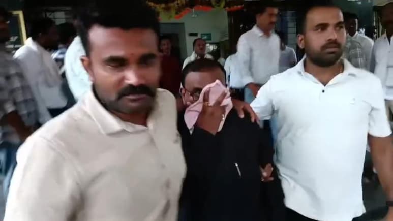 Akola News: भूखंडाच्या फाईलसाठी मागितली लाच अन् थेट ACB नं आवळल्या मुसक्या; अकोल्यातील बड्या अधिकाऱ्याला अटक