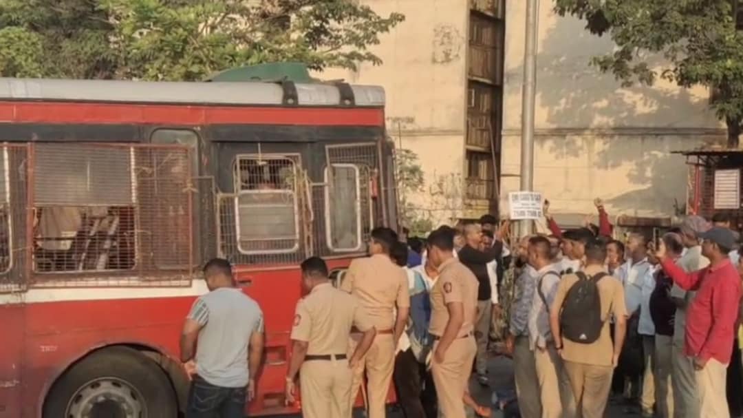 LIVE: सीएम योगी अयोध्या राम मंदिर दर्शन करे पहुंचे , ट्रस्ट का कोई भी सदस्य नहीं दिखा साथ