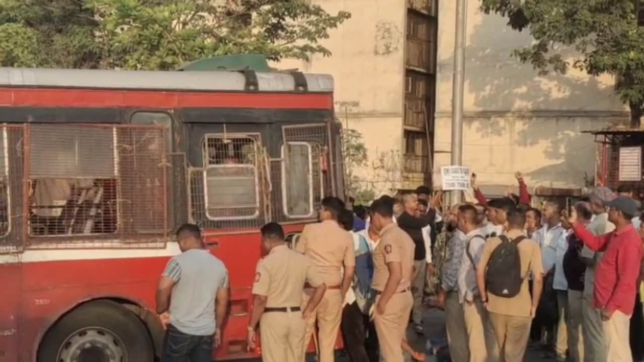 LIVE: मुंबई में आज BEST बसों की हड़ताल, लोग परेशान, 382 यात्रियों से भरी बस रास्ते में कराई खाली