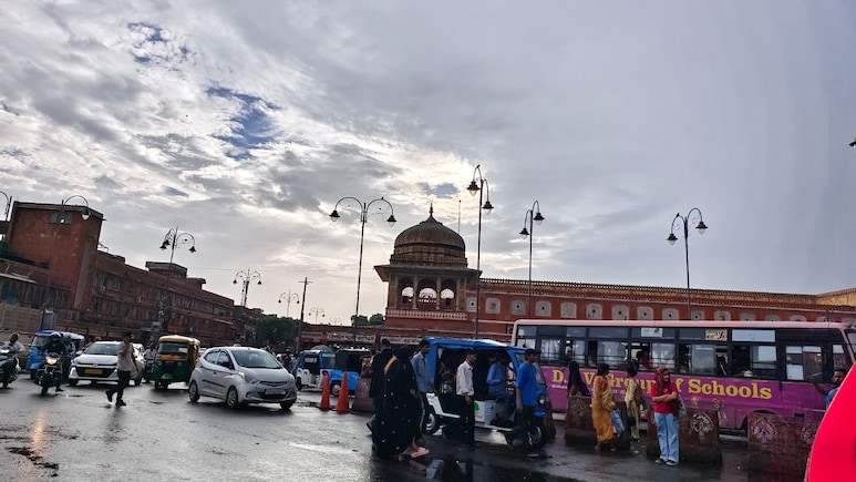 मानसून में देरी, लेकिन 'प्री-मानसून' ने मचाई तबाही, आज 33 जिलों में आंधी-बारिश का अलर्ट