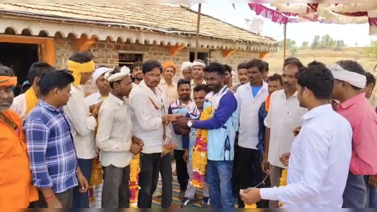 MP के दिव्यांग क्रिकेटर लोकेंद्र आर्य का इंडिया ए टीम में चयन; जुगाड़ से खरीदी किट, NDTV से बोले- नीली जर्सी...