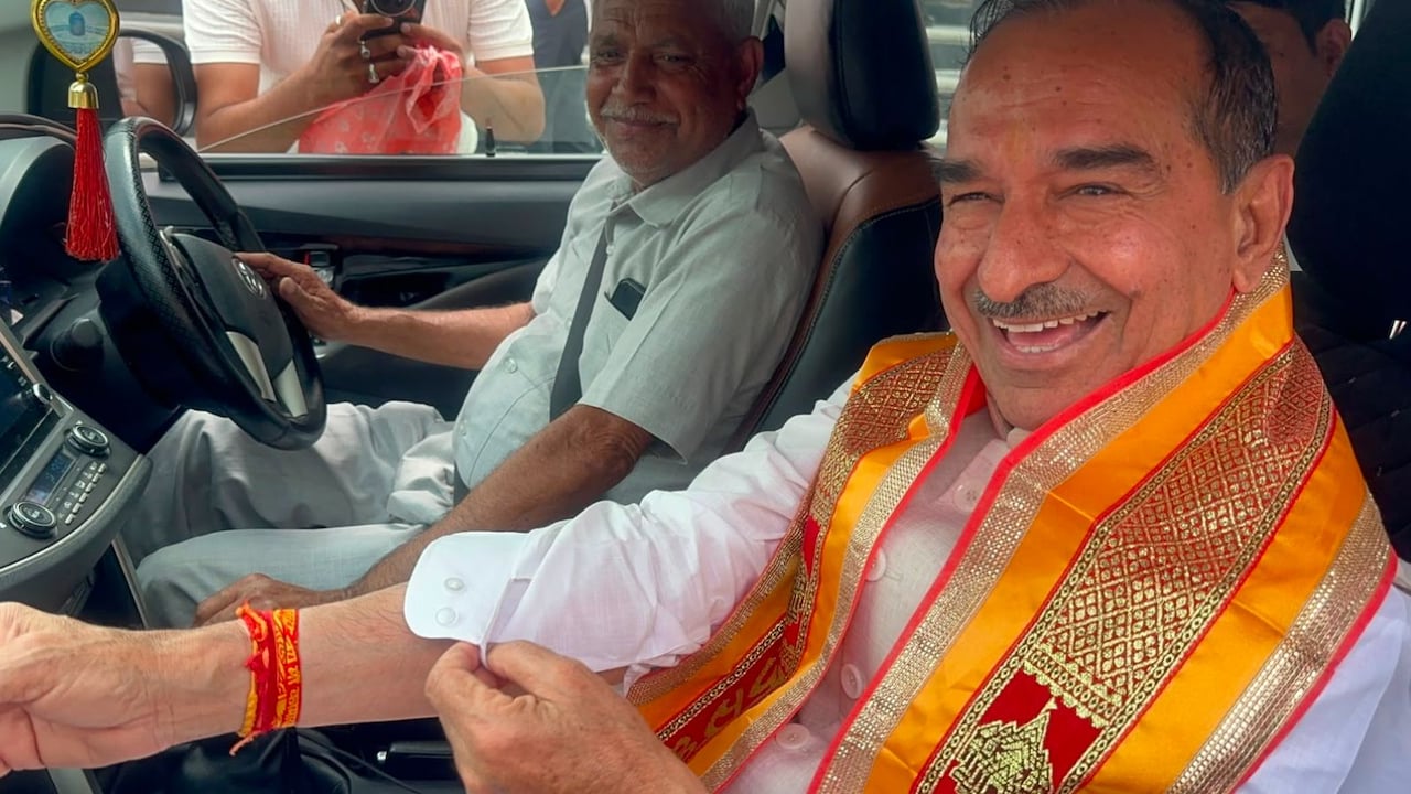 इमरजेंसी के दौरान जब ब्लेड से काटा गया था मदन राठौड़ के हाथ पर गुदा हुआ नाम, साधार सुई-धागे से लगे थे 13 टांके