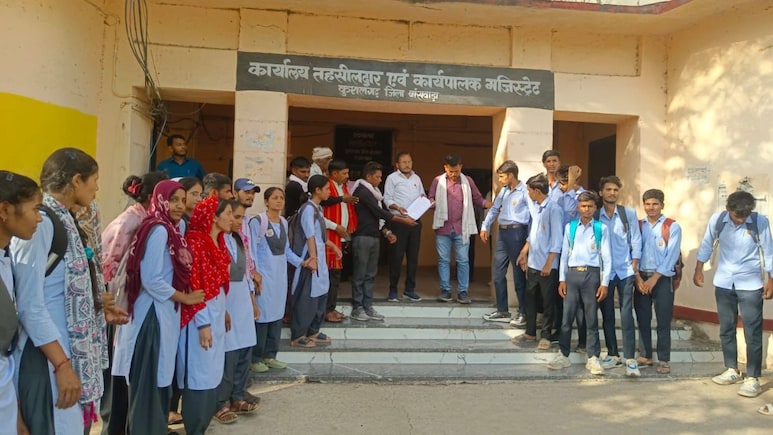कम अटेंडेंस के चलते रोक दिए एडमिट कार्ड, कुशलगढ़ के भारती बीएड कॉलेज में छात्रों का प्रदर्शन