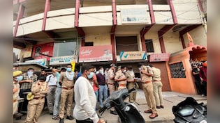 प्रयागराज में सनसनीखेज वारदात: घर में मिली माता-पिता और बेटी की लाश, बेटा लापता होने से हत्या का शक