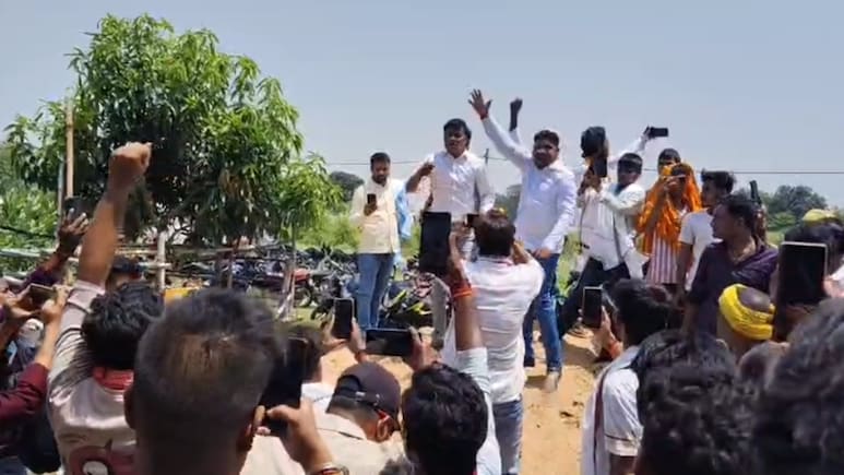 भरत तिवारी का परिवार बड़े आंदोलन की तैयारी में, महापंचायत में सरकार को दिया 7 दिन का अल्टीमेटम