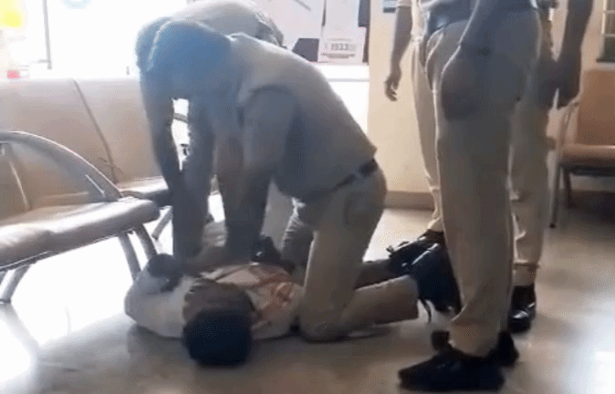 VIDEO: कमिश्नर ऑफिस में CPR से बची जान, कुर्सी से अचानक गिरे शख्स के लिए फरिश्ते बने पुलिस वाले