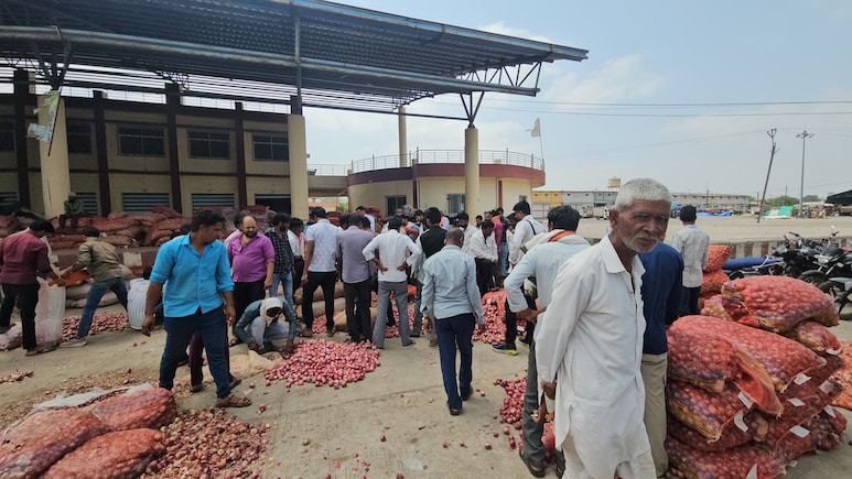 प्याज के दाम दोगुने, फिर भी किसान मायूस: मंडी में अच्छे माल की कमी, महाराष्ट्र-राजस्थान के खरीदार पहुंचे