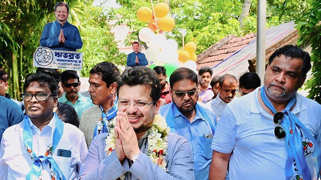 Ritabrata Banerjee on way to meet the Bengal Assembly Speaker. 