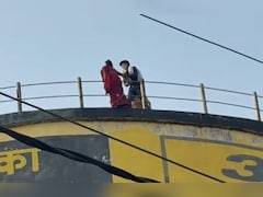 शर्मनाक! इंसाफ के लिए पानी की टंकी पर चढ़ी गैंगरेप पीड़िता, यूपी पुलिस पर लगाए गंभीर आरोप