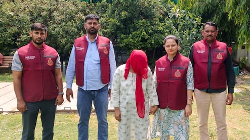 दिल्ली में पुलिसकर्मियों को ब्लैकमेल करती थी राजू मीणा की गैंग, 3000 पन्नों की चार्जशीट ने खोले कई राज