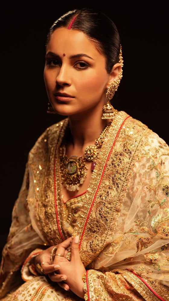 Shehnaaz Gill&rsquo;s Ethnic Look Sets the Gram on Fire