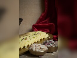 Milk Powder Barfi Recipe: 5 मिनट में बनाएं मिल्क पाउडर बर्फी, मेहमानों को भी नहीं चलेगा पता कि घर पर बनी है