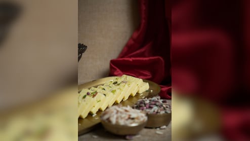 Milk Powder Barfi Recipe: 5 मिनट में बनाएं मिल्क पाउडर बर्फी, मेहमानों को भी नहीं चलेगा पता कि घर पर बनी है