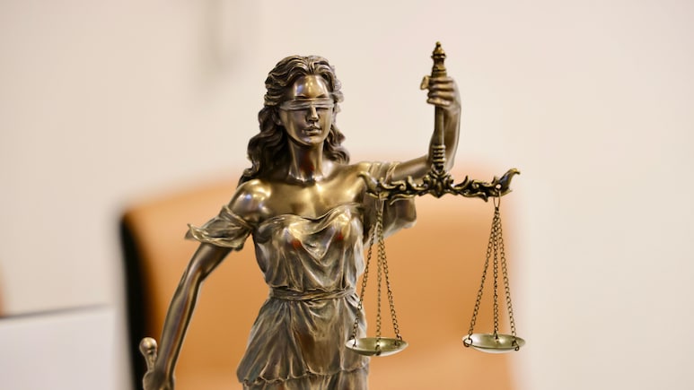 US Judge Kicks Off Lawyers From Both Sides For Using AI, Cancels Trial: 'Comedy Of Errors'