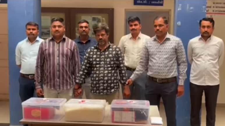 गुजरात: 14.16 की मेथामफेटामाइन ड्रग्स जब्त, तस्कर गिरफ्तार, डिप्टी सीएम ने नरोदा पुलिस की सराहना की