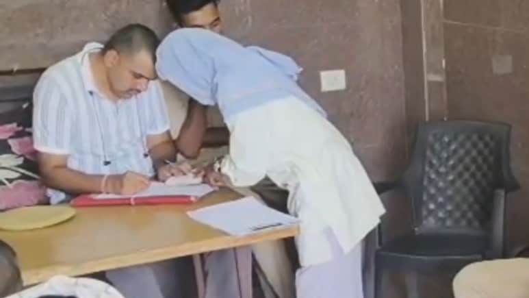 पानी भरकर लौटी रही थी मां, सामने फंदे पर झूलता दिखा 13 साल का इकलौता बेटा